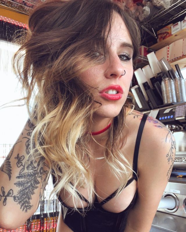 Lovely coffee girl Gia Wildly