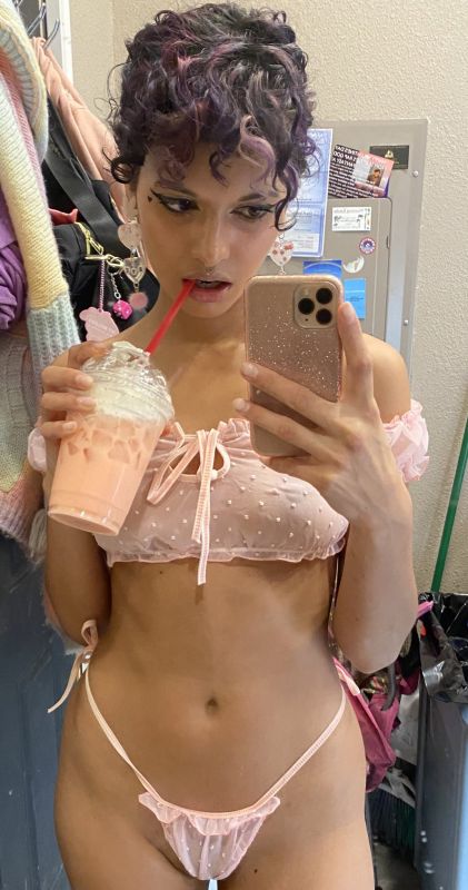 Lovely bikini barista Peach X Cream