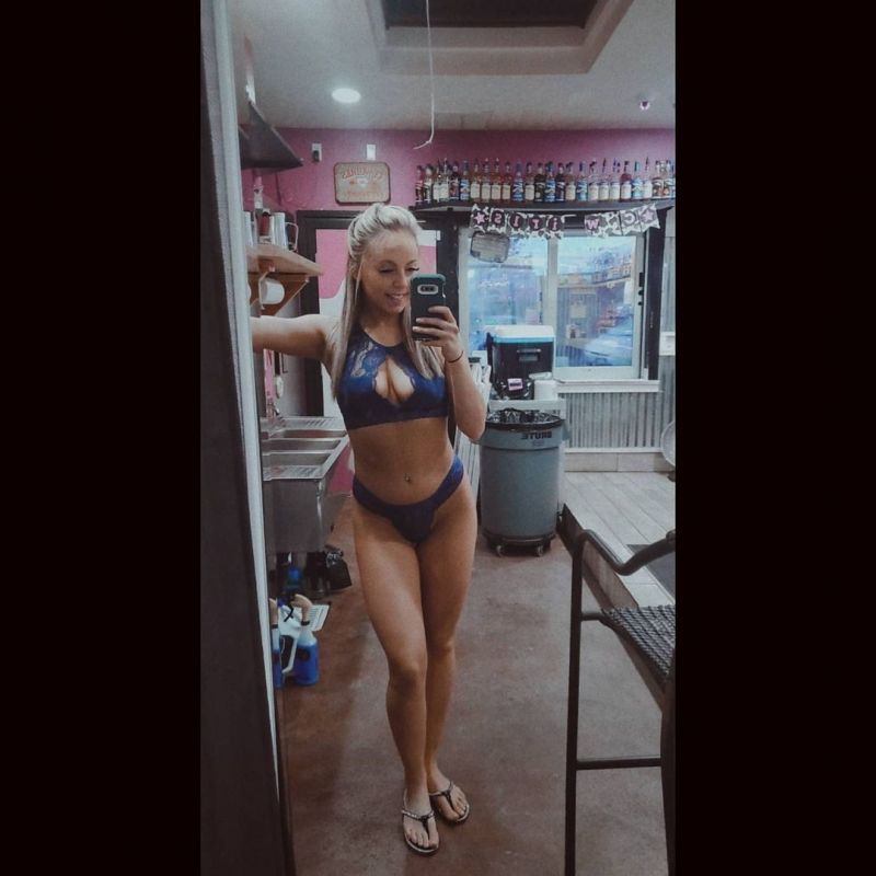 Lovely bikini barista Dee